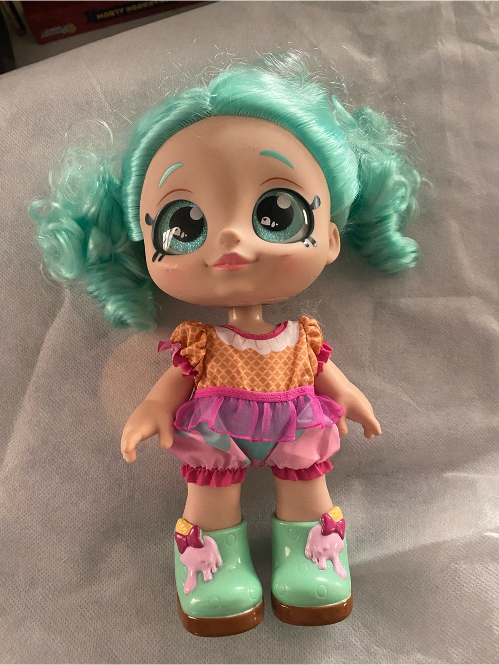 Kindi Kids Snack Time Doll Peppa Mint Bobble head 10 Inch Glitter Eyes